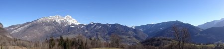 Sur la colline au-dessus du Villard